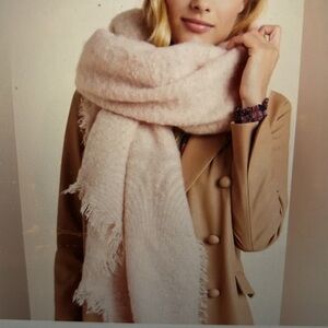 Anthropologie Pink/Rose carraway boucle fringed Scarf - NEW